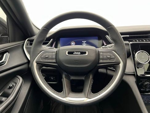 Used 2024 Jeep Grand Cherokee Altitude AWD/4WD image 17