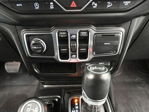 Used 2018 Jeep Wrangler Unlimited Sahara w/ Dual Top Group AWD/4WD image 35