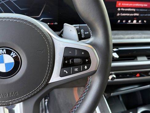 Used 2025 BMW X7 M60i w/ Climate Comfort Package image 26