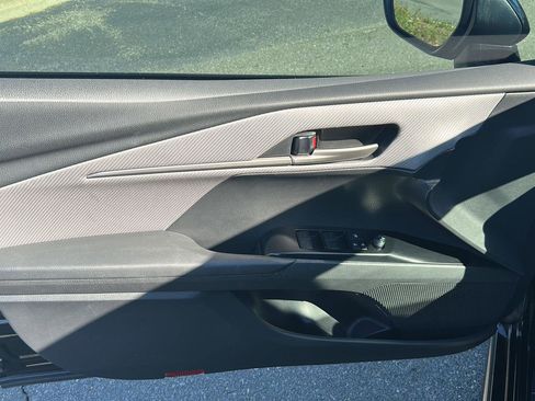 Used 2025 Toyota Camry SE image 12