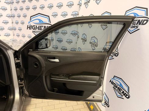 Used 2016 Dodge Charger SXT RWD image 21