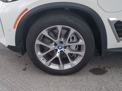 Used 2025 BMW X5 xDrive50e image 12