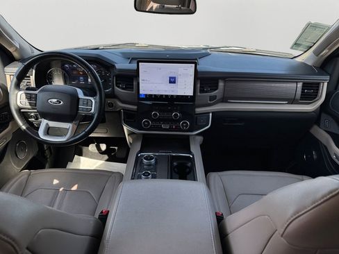 Used 2024 Ford Expedition Limited image 17