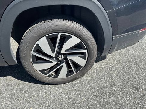 Used 2024 Volkswagen Atlas SE AWD/4WD image 9