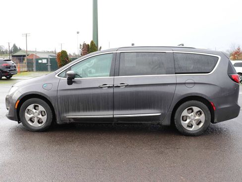Used 2018 Chrysler Pacifica Touring-L image 8