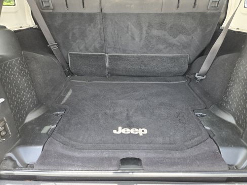 Used 2017 Jeep Wrangler Unlimited Sahara w/ Dual Top Group AWD/4WD image 28