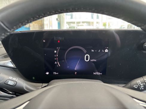 Used 2025 Buick Envista Sport Touring image 40