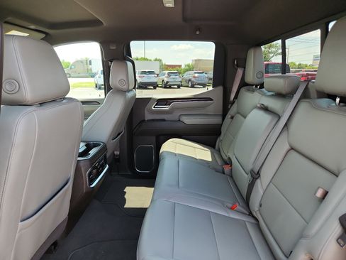 Used 2024 GMC Sierra 1500 SLT image 9