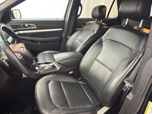 Used 2017 Ford Explorer XLT w/ Equipment Group 202A AWD/4WD image 9