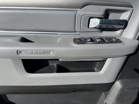 Used 2017 RAM 1500 Classic SLT w/ Luxury Group image 9