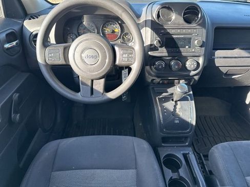 Used 2015 Jeep Patriot Sport image 12