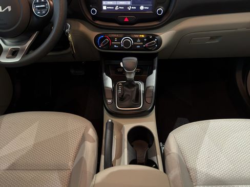 Used 2025 Kia Soul LX FWD image 17