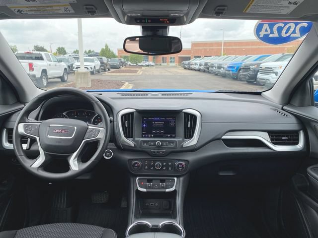 Used 2024 GMC Terrain SLE w/ Driver Convenience Package FWD image 19