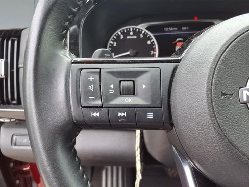 Used 2023 Nissan Pathfinder SV image 14