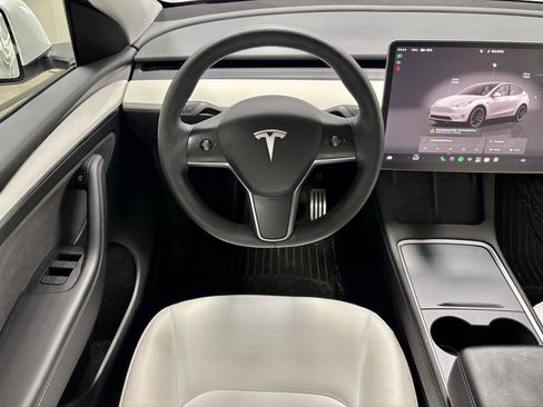 Used 2023 Tesla Model Y Performance AWD/4WD image 2
