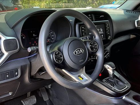 Used 2020 Kia Soul LX FWD image 15