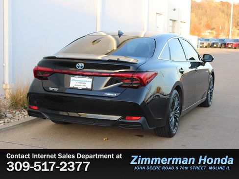 Used 2021 Toyota Avalon XSE image 2