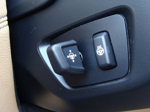 Used 2017 BMW 750i xDrive image 33