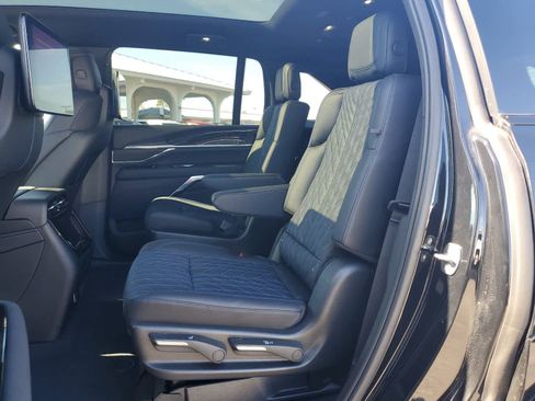 New 2025 Cadillac Escalade IQ Luxury 1 w/ Smart Trailering package image 14