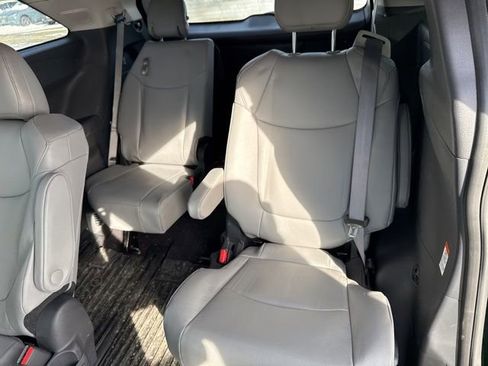 Used 2025 Toyota Sienna XLE w/ XLE Plus Package image 17