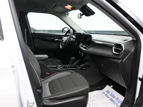 Used 2025 Chevrolet TrailBlazer LT w/ Driver Confidence Package image 20