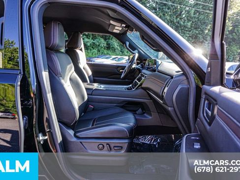 Used 2025 Nissan Armada SL RWD image 25