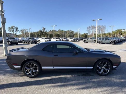Used 2017 Dodge Challenger SXT image 2