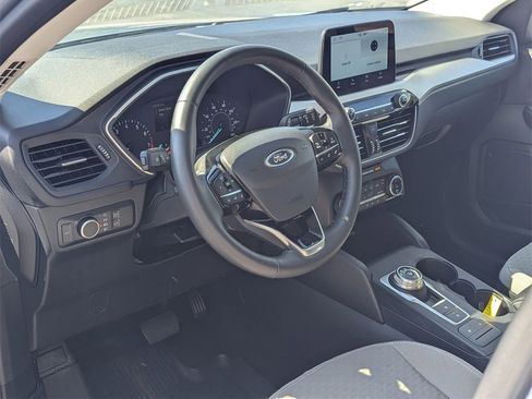 Used 2022 Ford Escape SE w/ SE Sport Appearance Package image 9