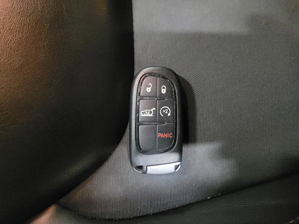 Used 2019 Jeep Cherokee Latitude Plus AWD/4WD image 32