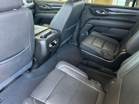 Used 2021 GMC Yukon XL Denali w/ Denali Premium Package image 11