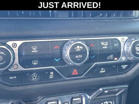 Used 2024 Jeep Gladiator Sport AWD/4WD image 18