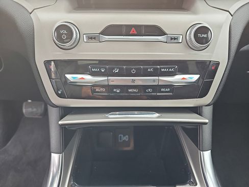 Used 2023 Ford Explorer XLT w/ Equipment Group 202A RWD image 29