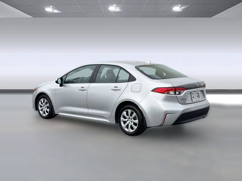 Used 2025 Toyota Corolla LE FWD image 3