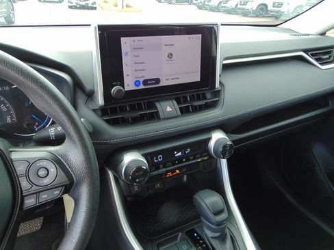 Used 2025 Toyota RAV4 LE AWD/4WD image 12