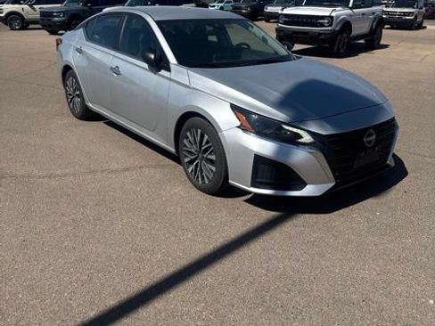 Used 2024 Nissan Altima 2.5 SV FWD image 8