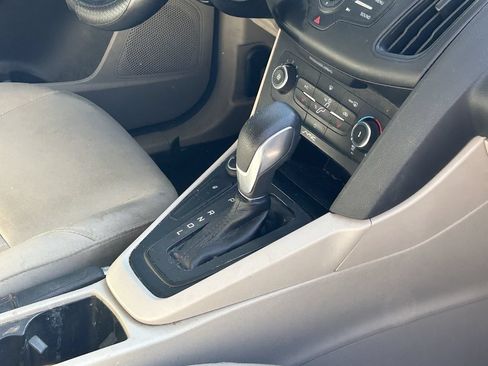 Used 2017 Ford Focus SE w/ Cold Weather Package FWD image 10