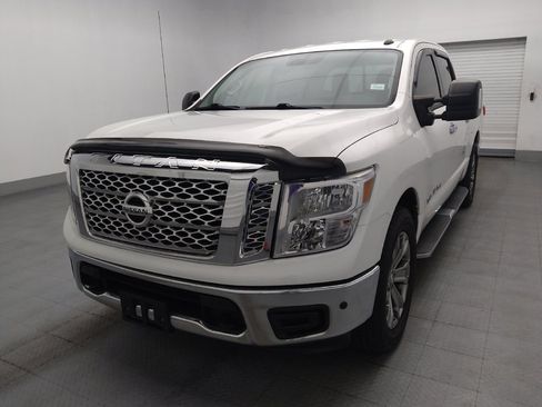 Used 2019 Nissan Titan SV w/ SV Convenience Package RWD image 15