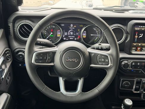 Used 2023 Jeep Wrangler Unlimited Sahara w/ Cold Weather Group AWD/4WD image 18