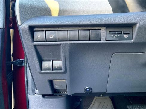 Used 2021 Toyota Sienna XLE image 35