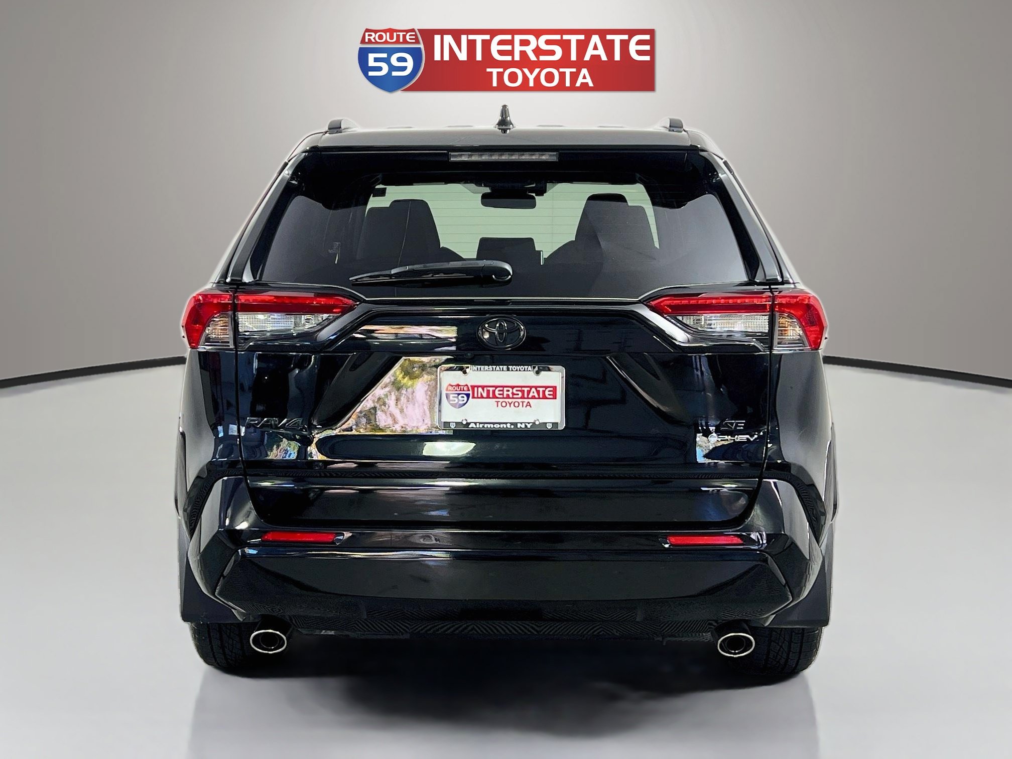 Used 2025 Toyota RAV4 SE w/ Weather & Moonroof Package AWD/4WD image 6