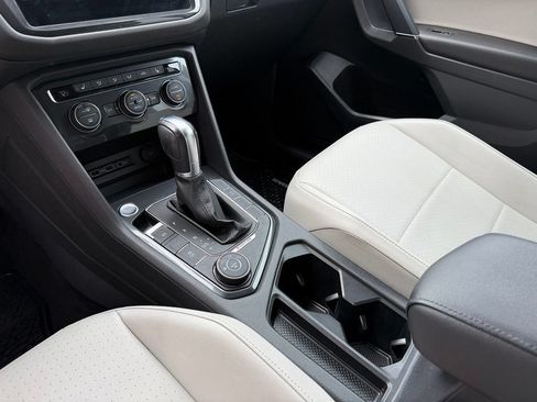 Used 2018 Volkswagen Tiguan SE AWD/4WD image 13