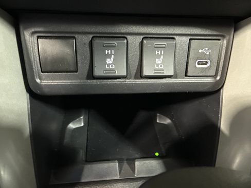 Used 2025 Toyota Corolla Cross XLE FWD image 26