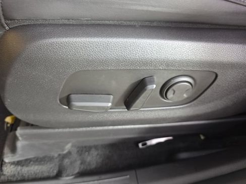 Used 2024 Kia Carnival EX FWD image 35
