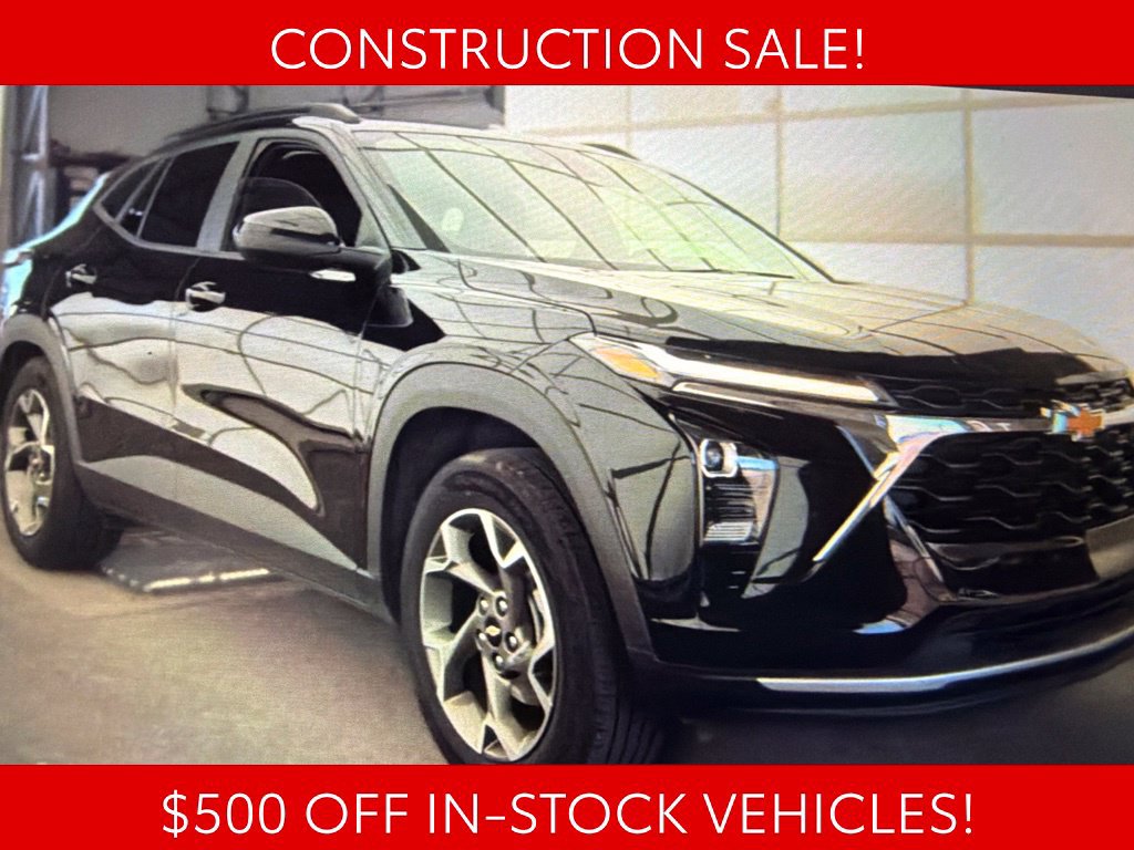 Used 2025 Chevrolet Trax LT w/ LT Convenience Package FWD image 3