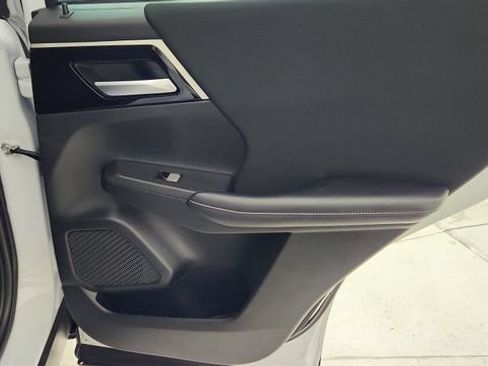 Used 2023 Mitsubishi Outlander ES FWD image 25