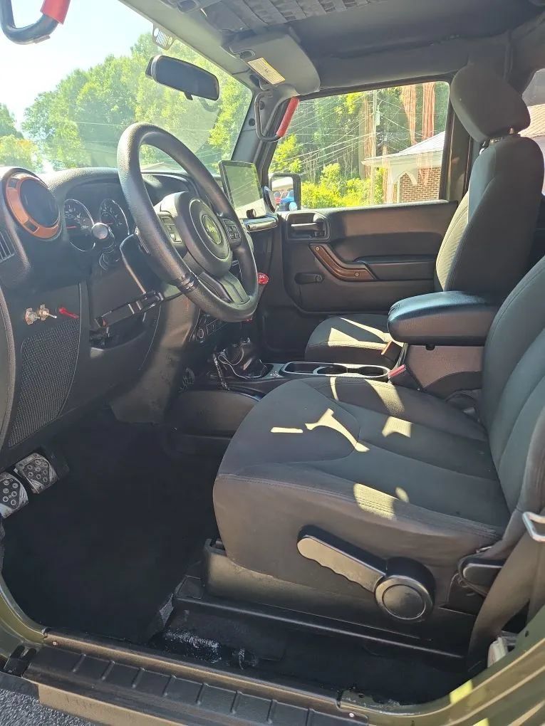Used 2015 Jeep Wrangler Sport AWD/4WD image 9