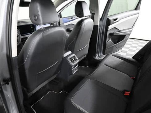 Used 2023 Volkswagen Taos SE w/ Panoramic Sunroof Package FWD image 13