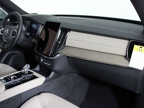 New 2026 Volvo XC90 T8 Plus image 9