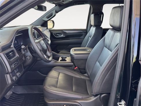 Used 2024 Chevrolet Suburban RST w/ Luxury Package RWD image 9