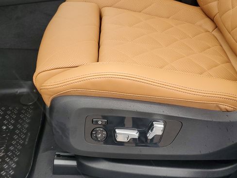 New 2026 BMW X5 xDrive40i w/ M Sport Package AWD/4WD image 9